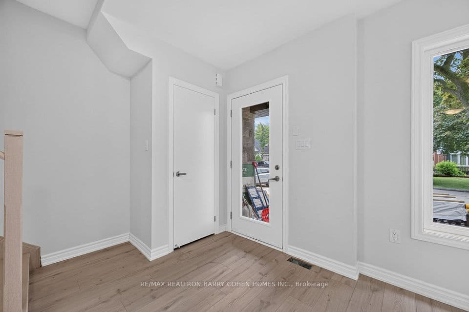 36 Luverne Avenue, Toronto, ON M3H 1R6 – photo 2