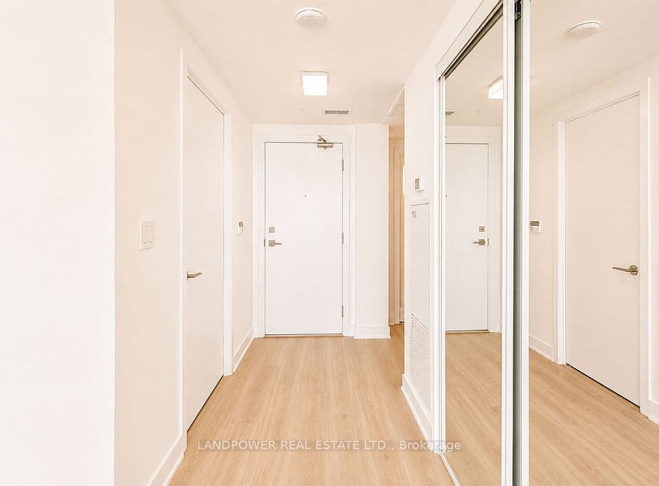 12 York Street 5101, Toronto, ON M5J 0A9 – photo 2