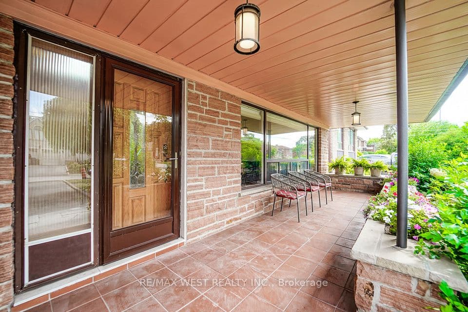 14 Model Avenue, Toronto, ON M3H 1W1 – photo 2