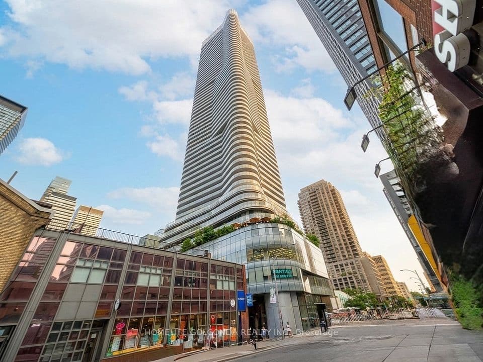 11 Wellesley Street W 4006, Toronto, ON M4Y 1E8 – main photo