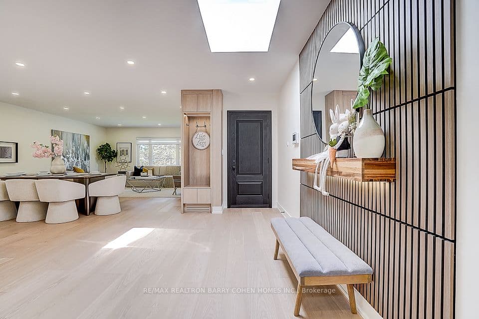 34 Elliotwood Court, Toronto, ON M2L 2P9 – photo 2