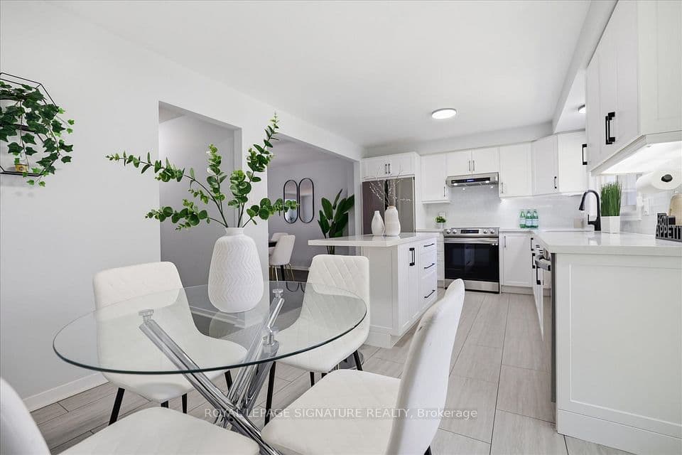 22 Snapdragon Drive, Toronto, ON M2J 4X6 – photo 3