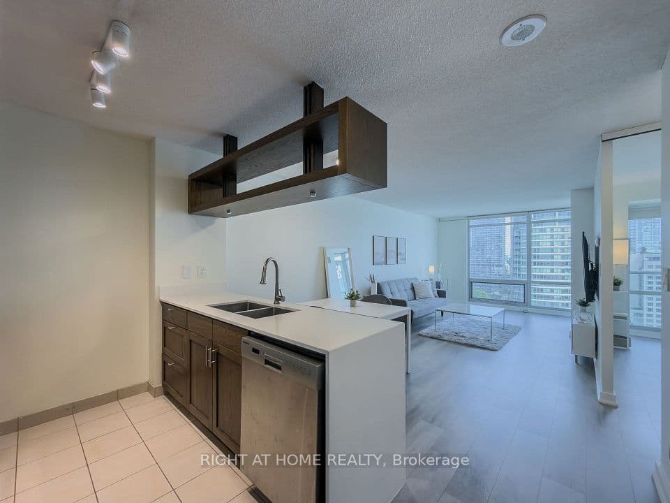 81 Navy Wharf Court 2611, Toronto, ON M5V 3S2 – photo 2