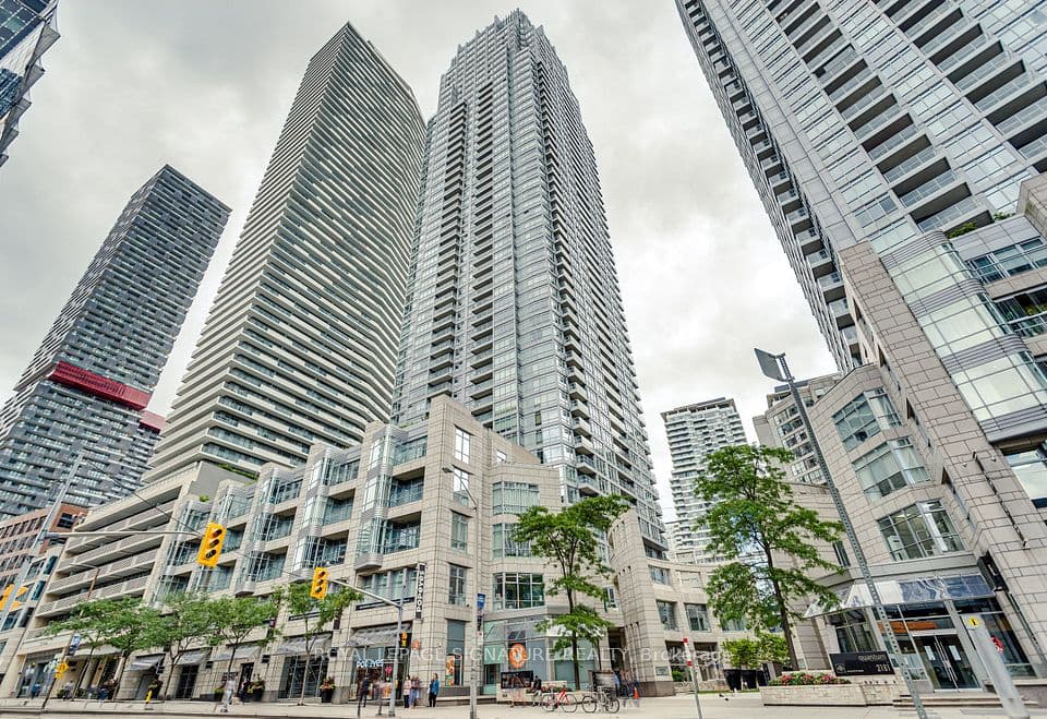 2191 Yonge Street 910, Toronto, ON M4S 3H8 – main photo