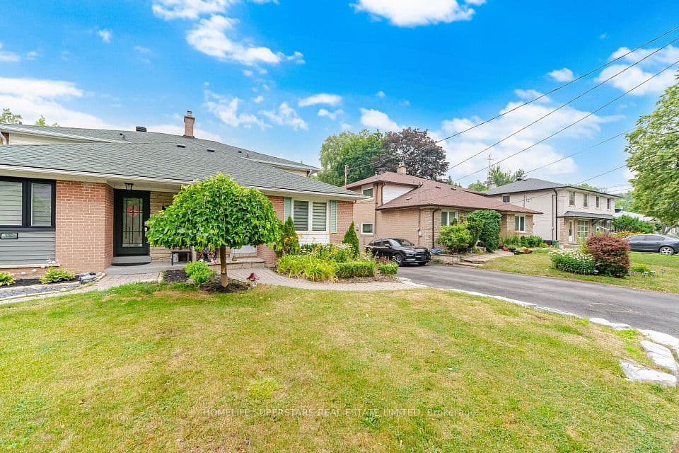 334 Woodsworth Road, Toronto, ON M2L 2T6 – main photo