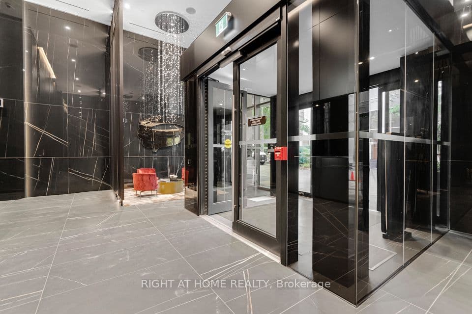 11 Yorkville Avenue 2113, Toronto, ON M4W 0B7 – photo 3