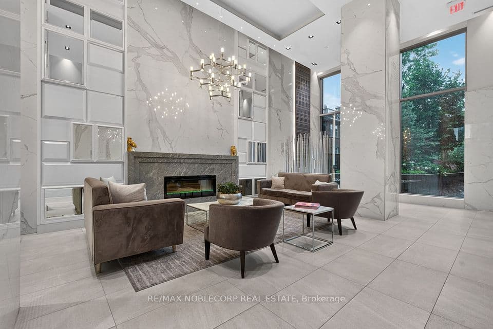 501 St Clair Avenue W 1911, Toronto, ON M5P 0A2 – main photo