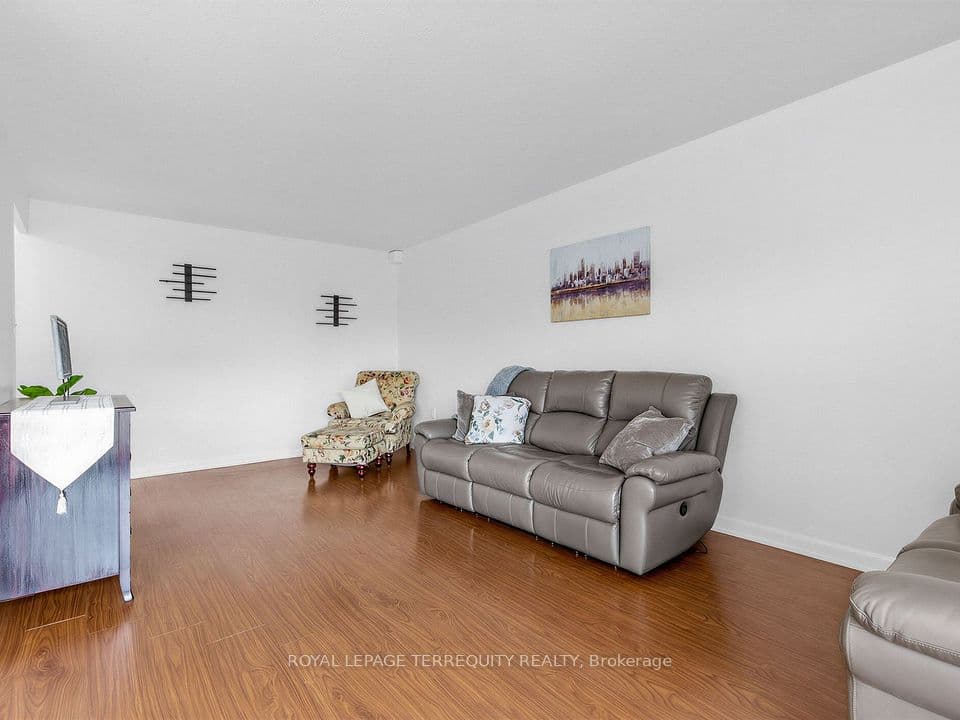 8 Kingsbridge Court 404, Toronto, ON M2R 1L5 – photo 3