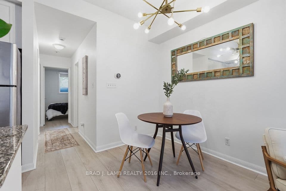 80 Carr Street 29, Toronto, ON M5T 1B7 – photo 2