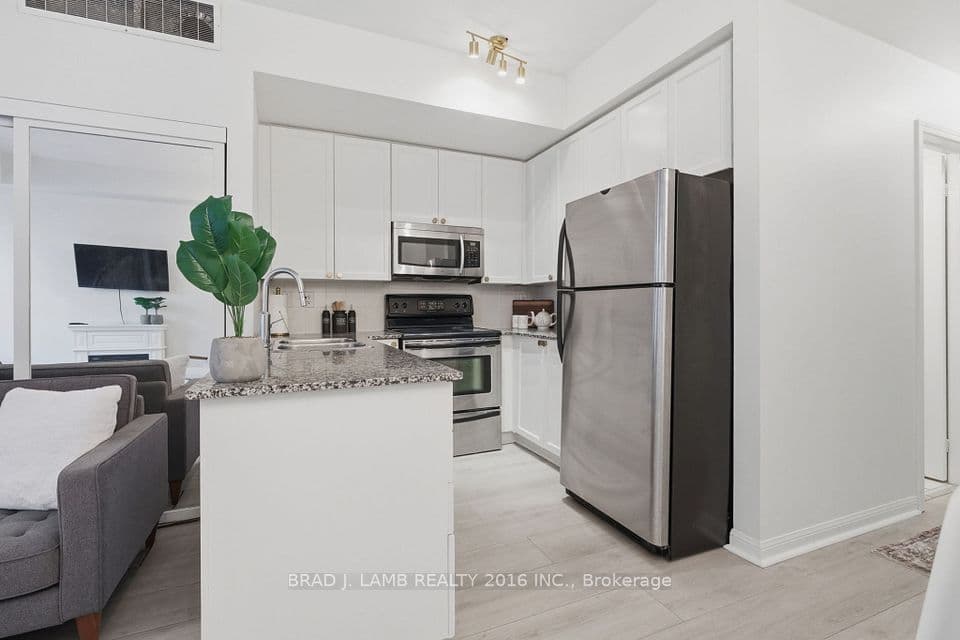 80 Carr Street 29, Toronto, ON M5T 1B7 – photo 3