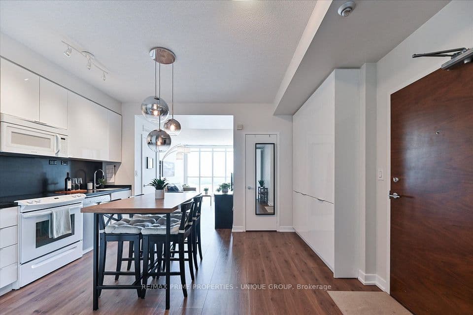 15 Iceboat Terrace 3508, Toronto, ON M5V 4A5 – photo 2