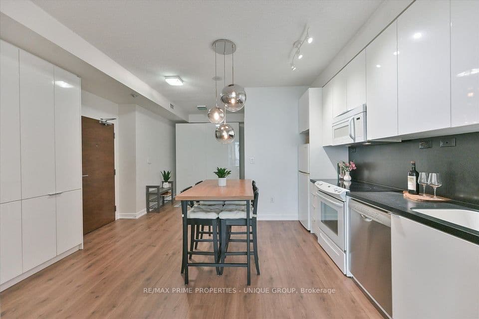 15 Iceboat Terrace 3508, Toronto, ON M5V 4A5 – photo 3