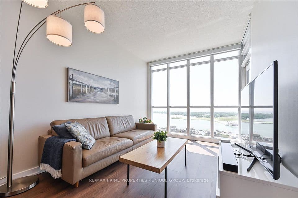 15 Iceboat Terrace 3508, Toronto, ON M5V 4A5 – main photo