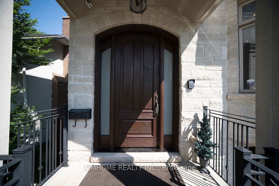 212 Hollywood Avenue, Toronto, ON M2N 3K6 – photo 2