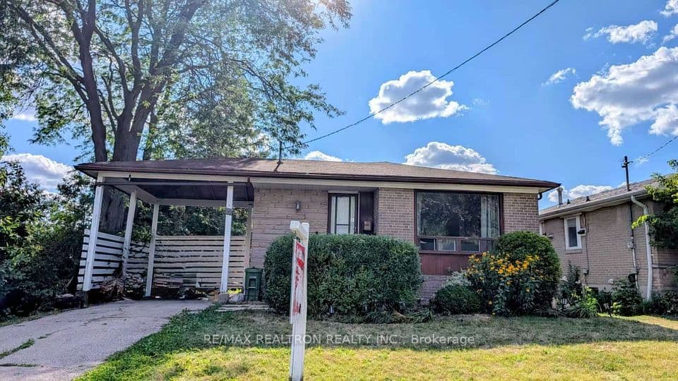 22 Rochelle Crescent, Toronto, ON M2J 1Y4 – main photo