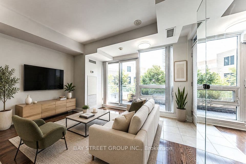 31 Olive Avenue 221, Toronto, ON M2N 4N4 – main photo