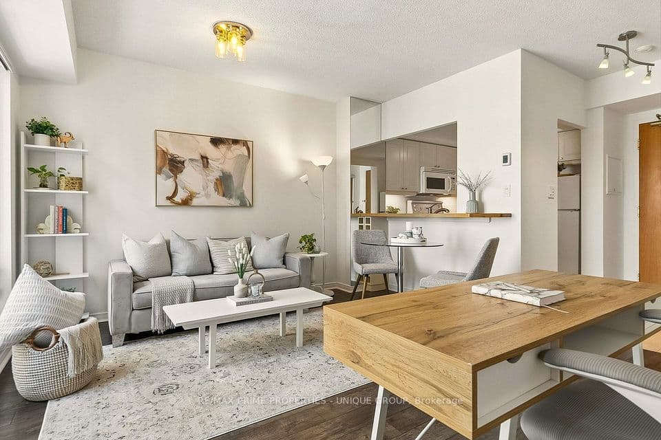 99 Hayden Street 1005, Toronto, ON M4Y 3B4 – main photo