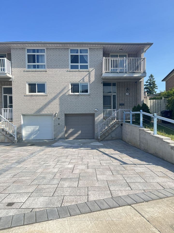 27 Tillplain Road, Toronto, ON M3H 5R1 – main photo
