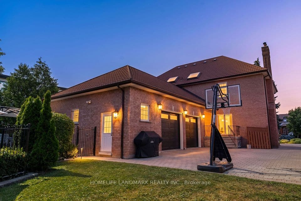 193 Codsell Avenue, Toronto, ON M3H 3W5 – photo 2