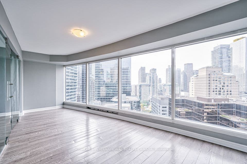 33 University Avenue 2506, Toronto, ON M5J 2S7 – photo 3