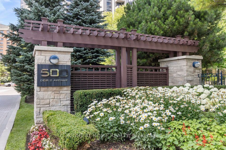 500 Doris Avenue TH1, Toronto, ON M2N 0C1 – main photo