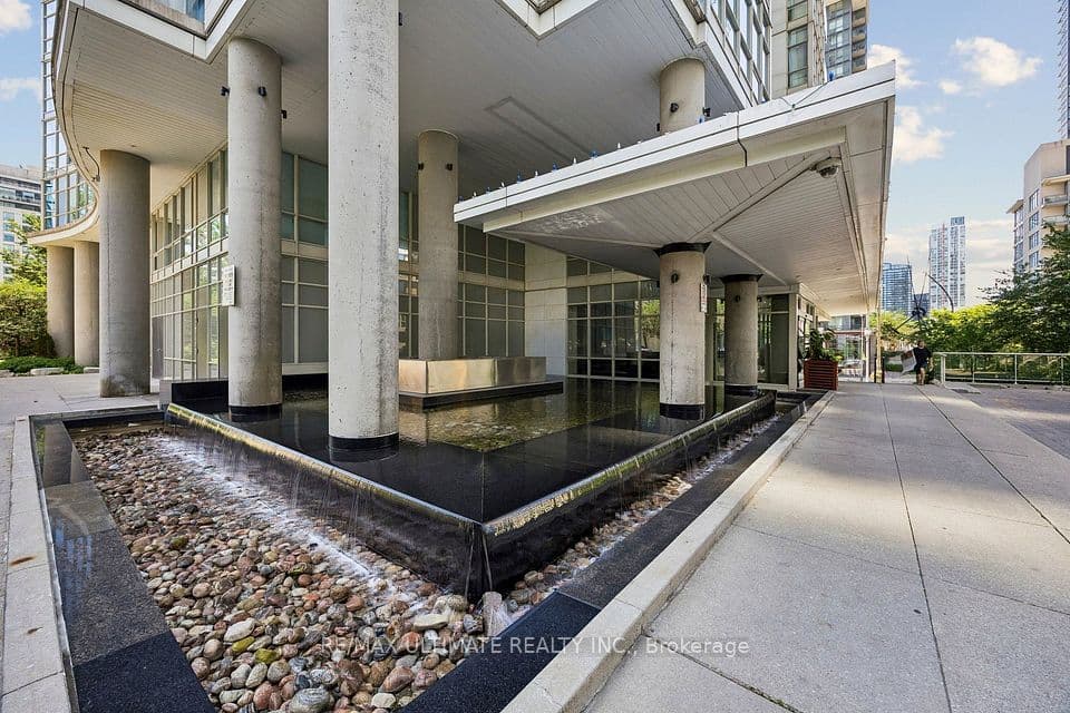 35 Mariner Terrace 1812, Toronto, ON M5V 3V9 – photo 2
