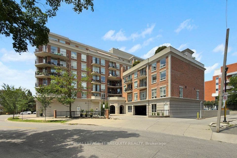 18 Wanless Avenue 315, Toronto, ON M4N 3R9 – main photo