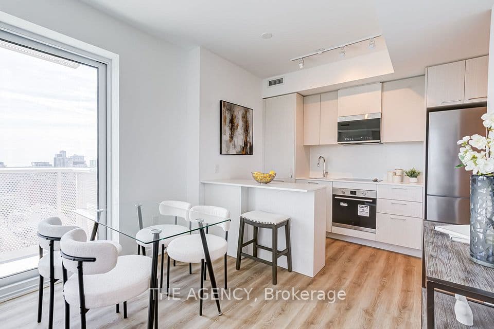 10 Oak Street 2403, Toronto, ON M5A 0Z1 – photo 2