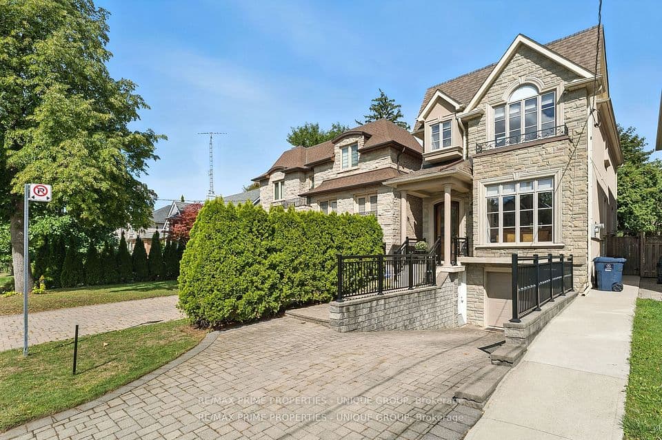 276 Greenfield Avenue, Toronto, ON M2N 3E5 – photo 2