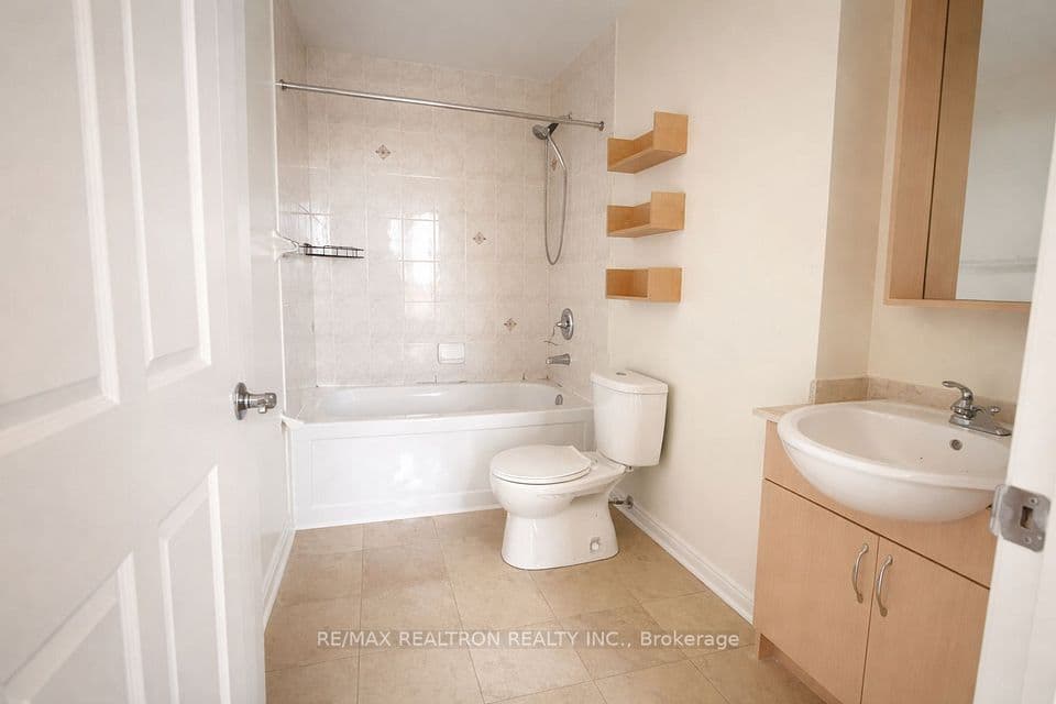 18 Holmes Avenue 1102, Toronto, ON M2N 0E1 – main photo