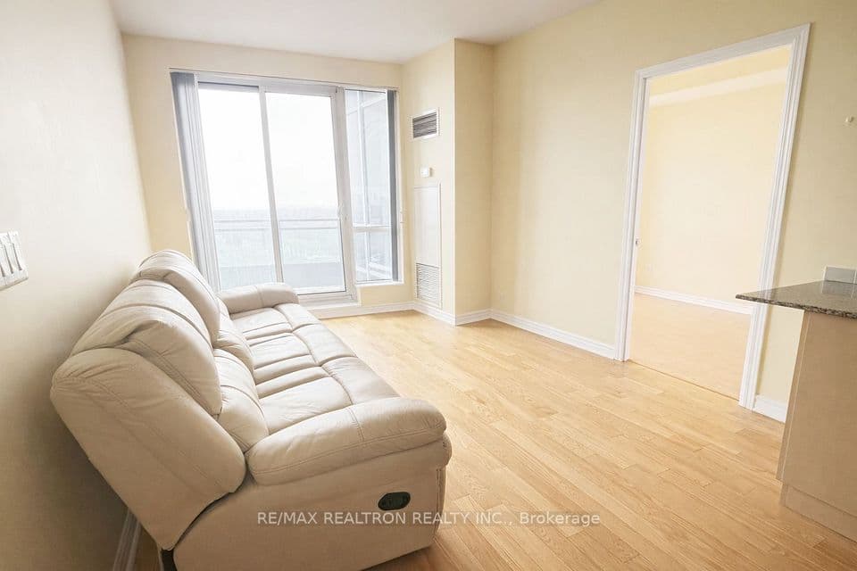 18 Holmes Avenue 1102, Toronto, ON M2N 0E1 – photo 3