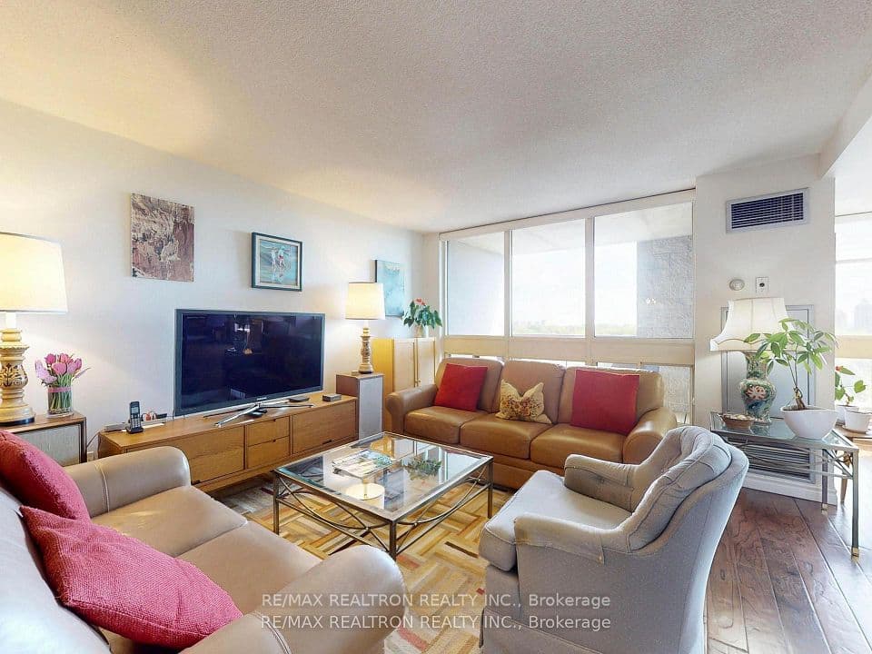 5 Kenneth Avenue 1208, Toronto, ON M2N 6M7 – photo 3