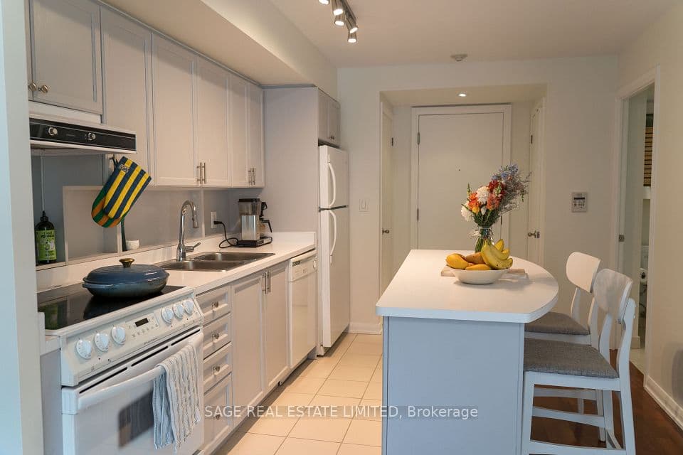 18 Beverley Street 209, Toronto, ON M5T 3L2 – photo 3