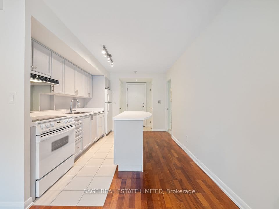 18 Beverley Street 209, Toronto, ON M5T 3L2 – photo 2
