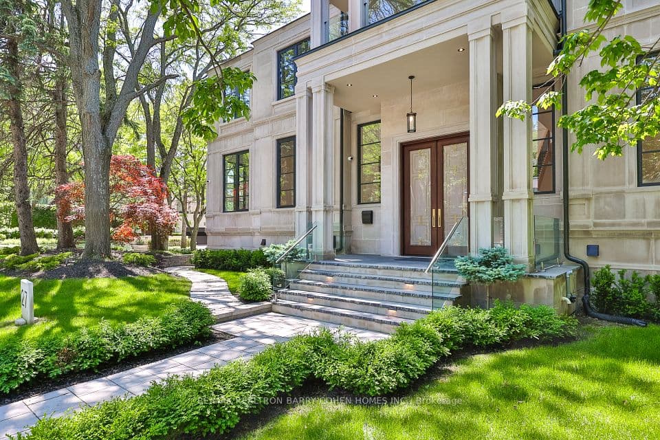27 Penwood Crescent, Toronto, ON M3B 3B1 – main photo