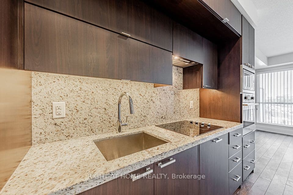 120 Harrison Garden Blvd Boulevard 521, Toronto, ON M2N 0C2 – photo 3