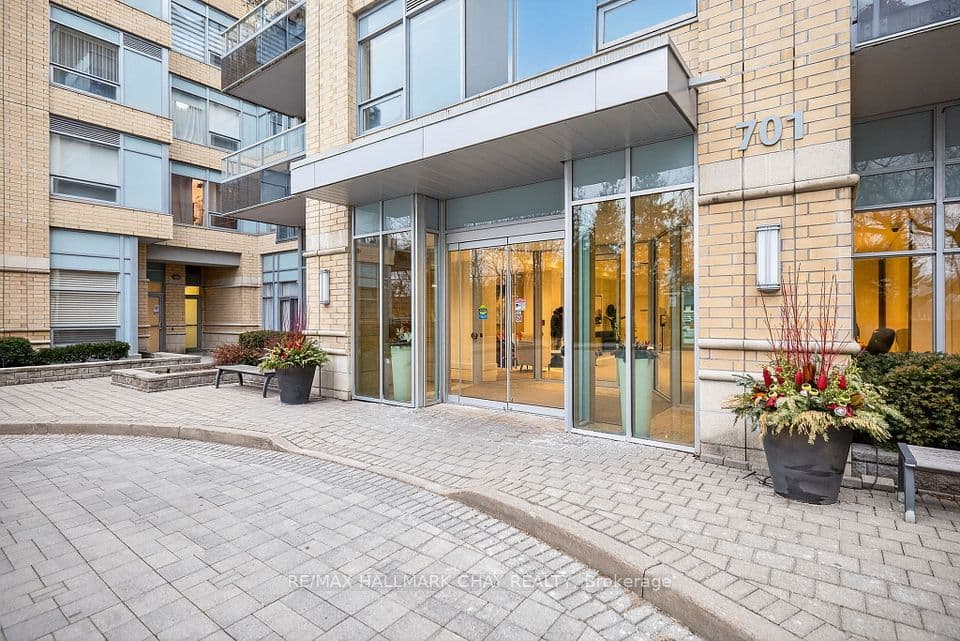 701 Sheppard Avenue W 108, Toronto, ON M3H 2S7 – main photo