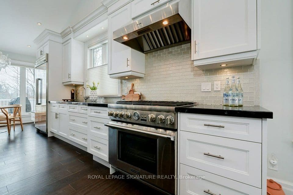 15 Sulkara Court, Toronto, ON M4A 2G8 – photo 3