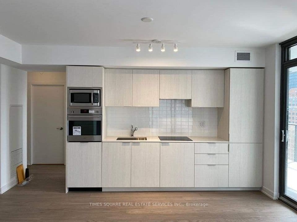 11 Wellesley Street W 1008, Toronto, ON M4Y 0G4 – photo 3