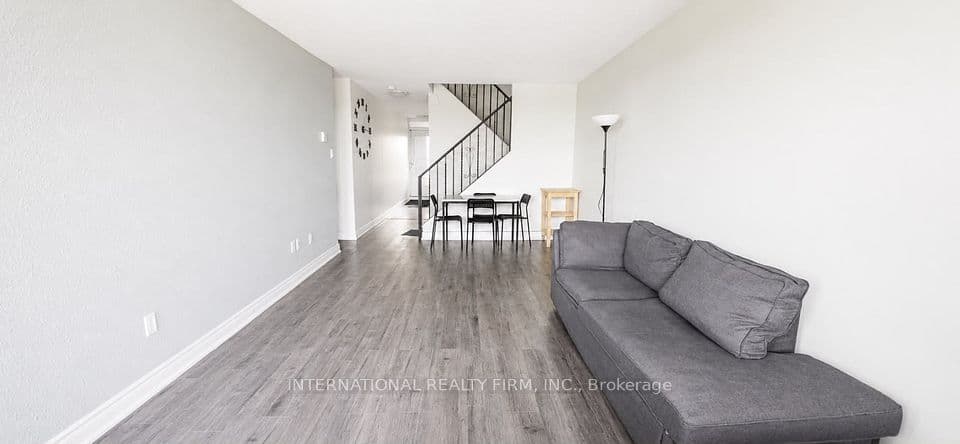40 Sunny Glenway 308, Toronto, ON M3C 2Z2 – main photo