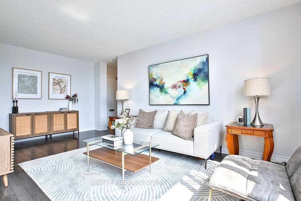 5 Parkway Forest Drive 711, Toronto, ON M2J 1L2 – main photo