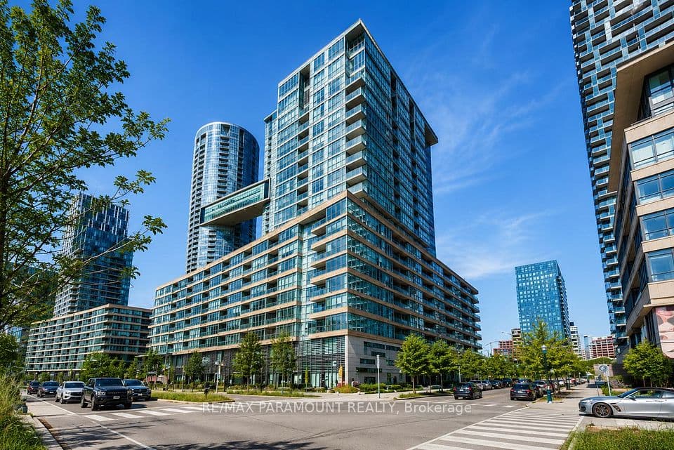 10 Capreol Court 555, Toronto, ON M5V 4B3 – main photo