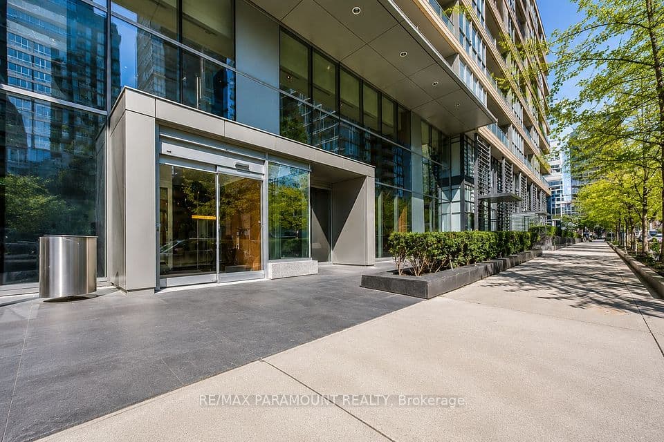 10 Capreol Court 555, Toronto, ON M5V 4B3 – photo 2