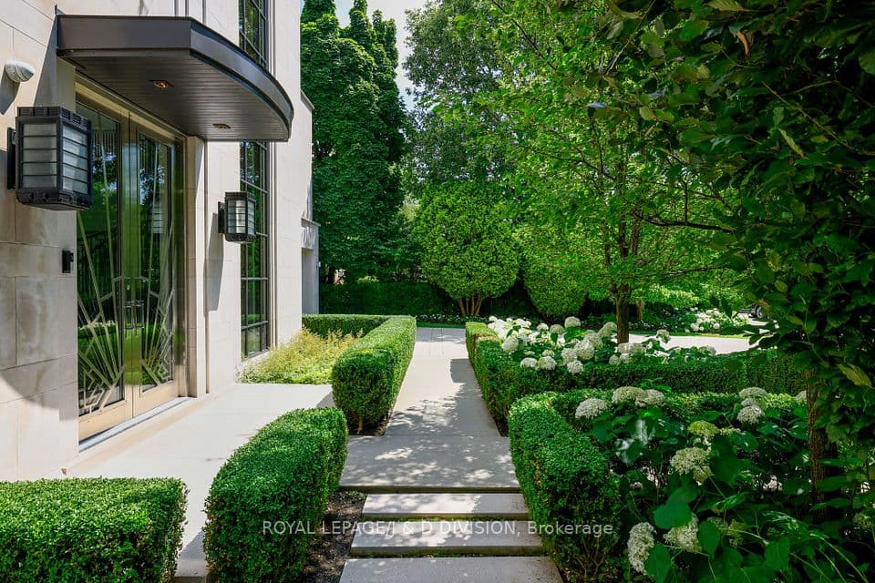 20 Forest Glen Crescent, Toronto, ON M4N 2E8 – photo 3
