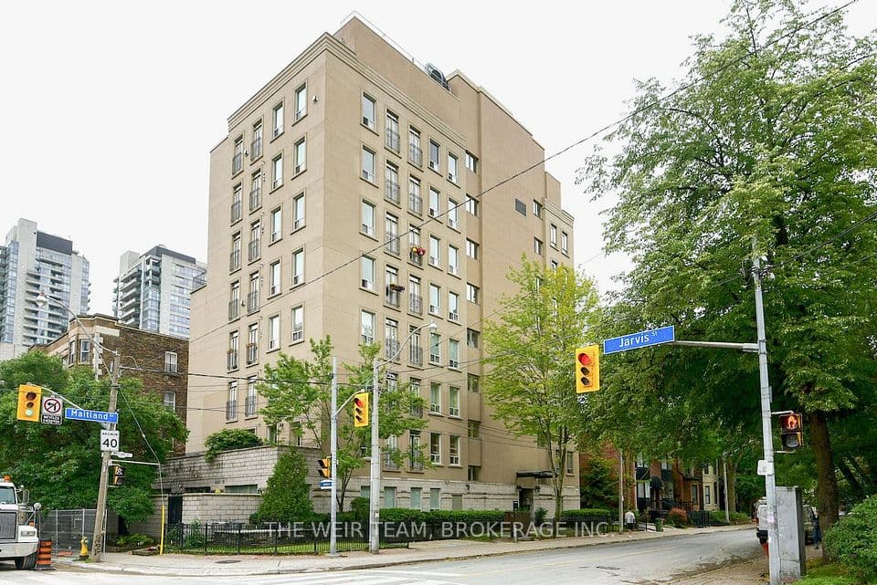 135 Maitland Street 202, Toronto, ON M4Y 1E5 – main photo