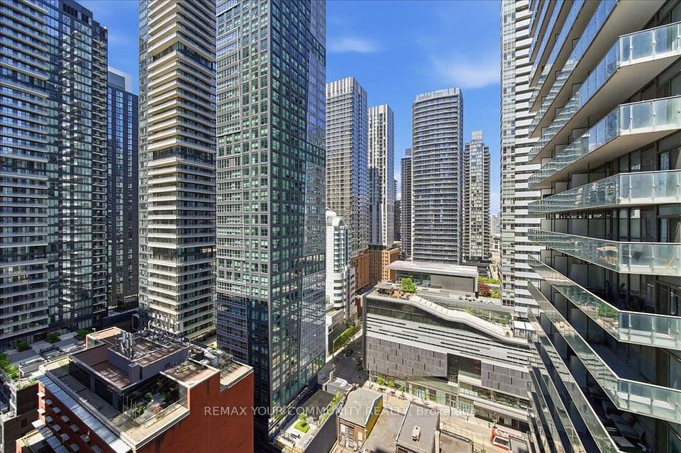 15 Mercer Street 1806, Toronto, ON M5V 1H2 – photo 2