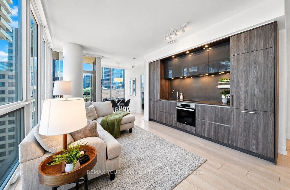 15 Mercer Street 1806, Toronto, ON M5V 1H2 – main photo