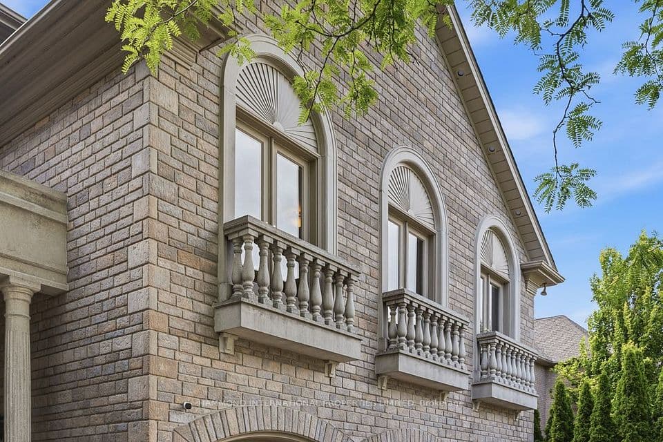 32 Arjay Crescent, Toronto, ON M2L 1C7 – photo 3