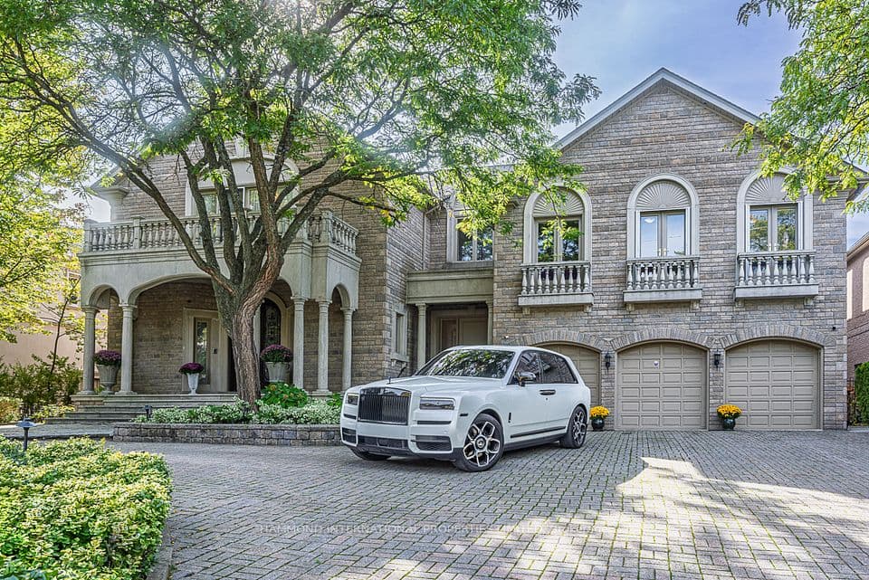 32 Arjay Crescent, Toronto, ON M2L 1C7 – main photo
