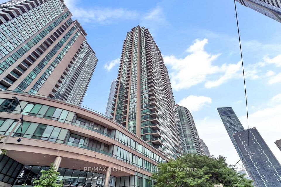 16 Yonge Street 1808, Toronto, ON M5E 2A1 – main photo